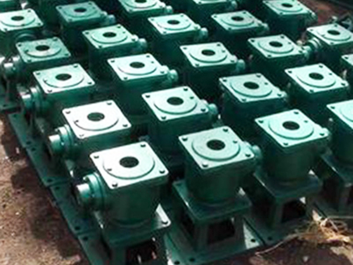 側搖螺桿啟閉機 